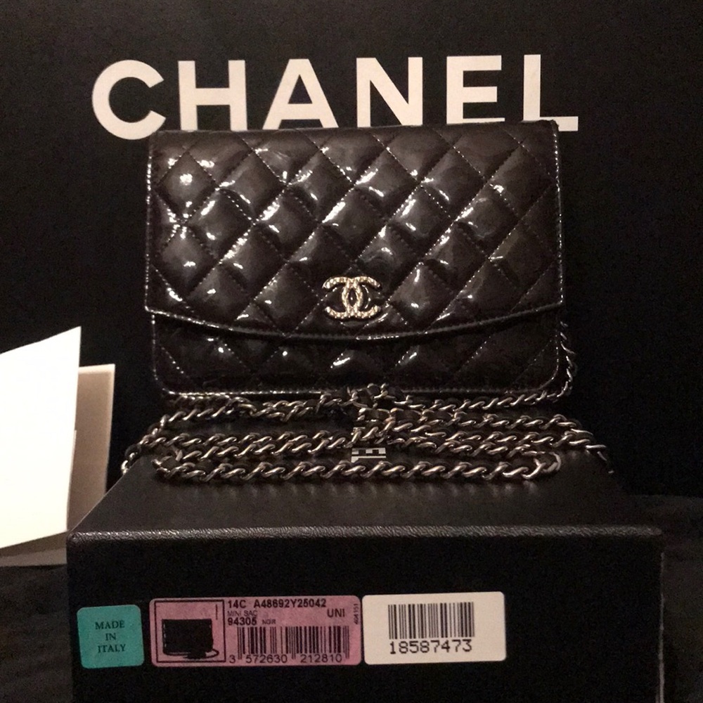 CHANEL black classic patent wallet on chain